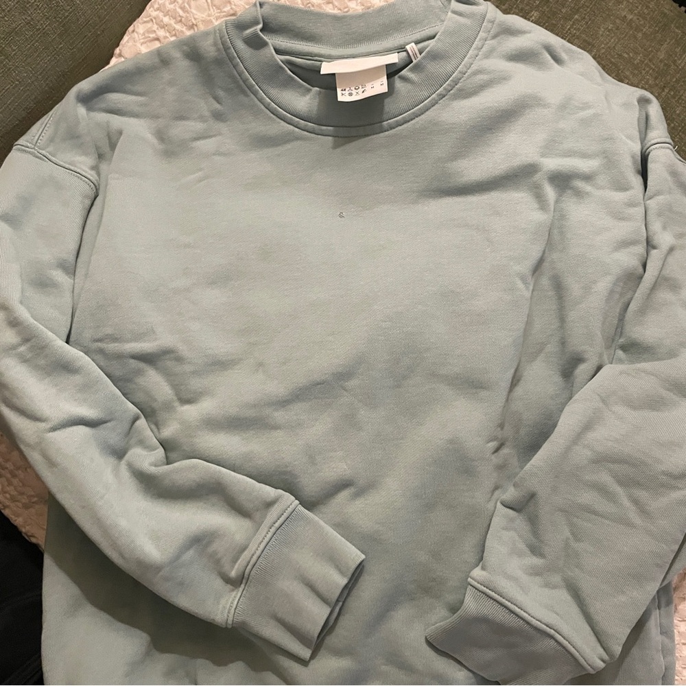 🔴 H&M Soft Blue Pullover